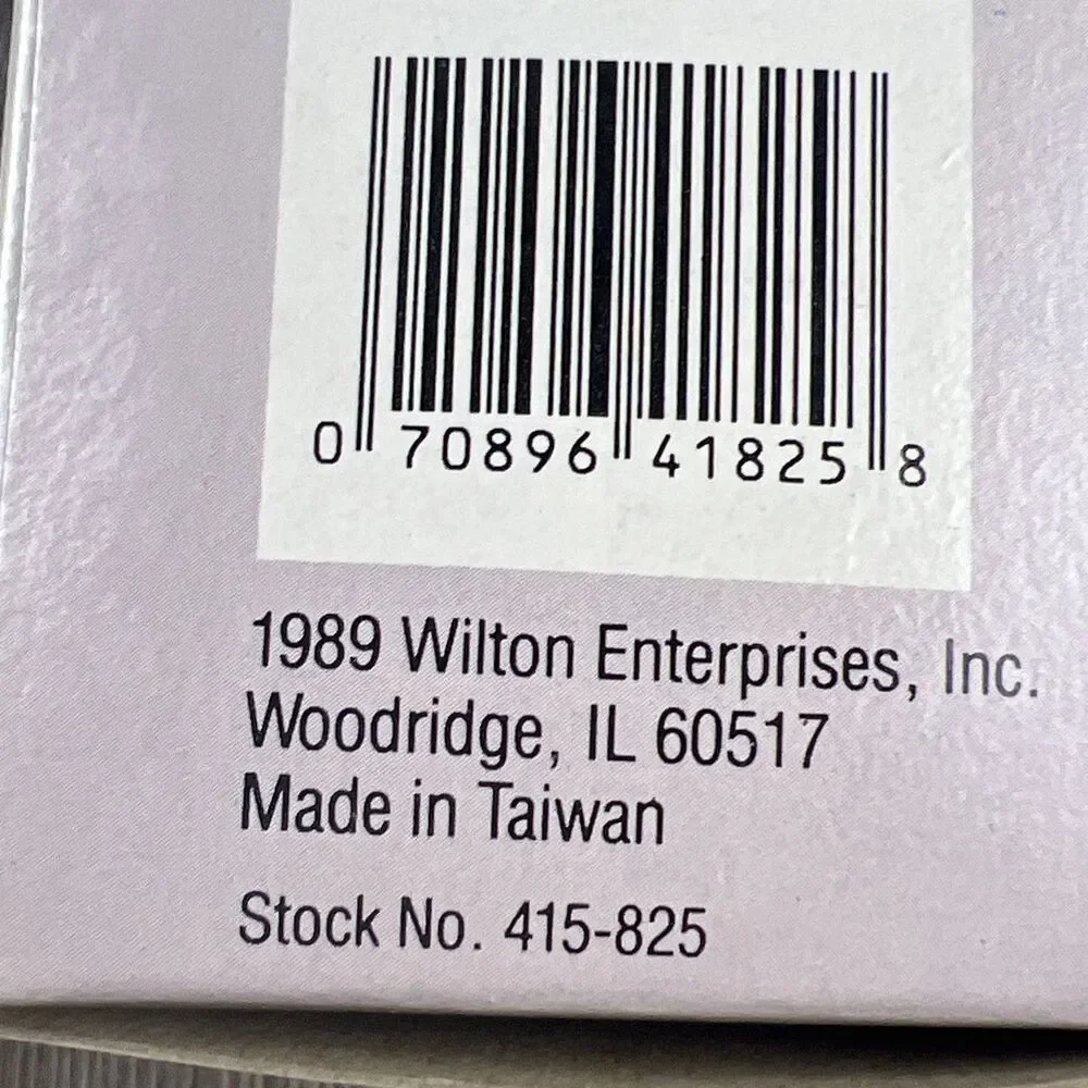 WILTON Dessert Frosting Icing Decorator Tool 1989 415-825 With 5 Nozzles